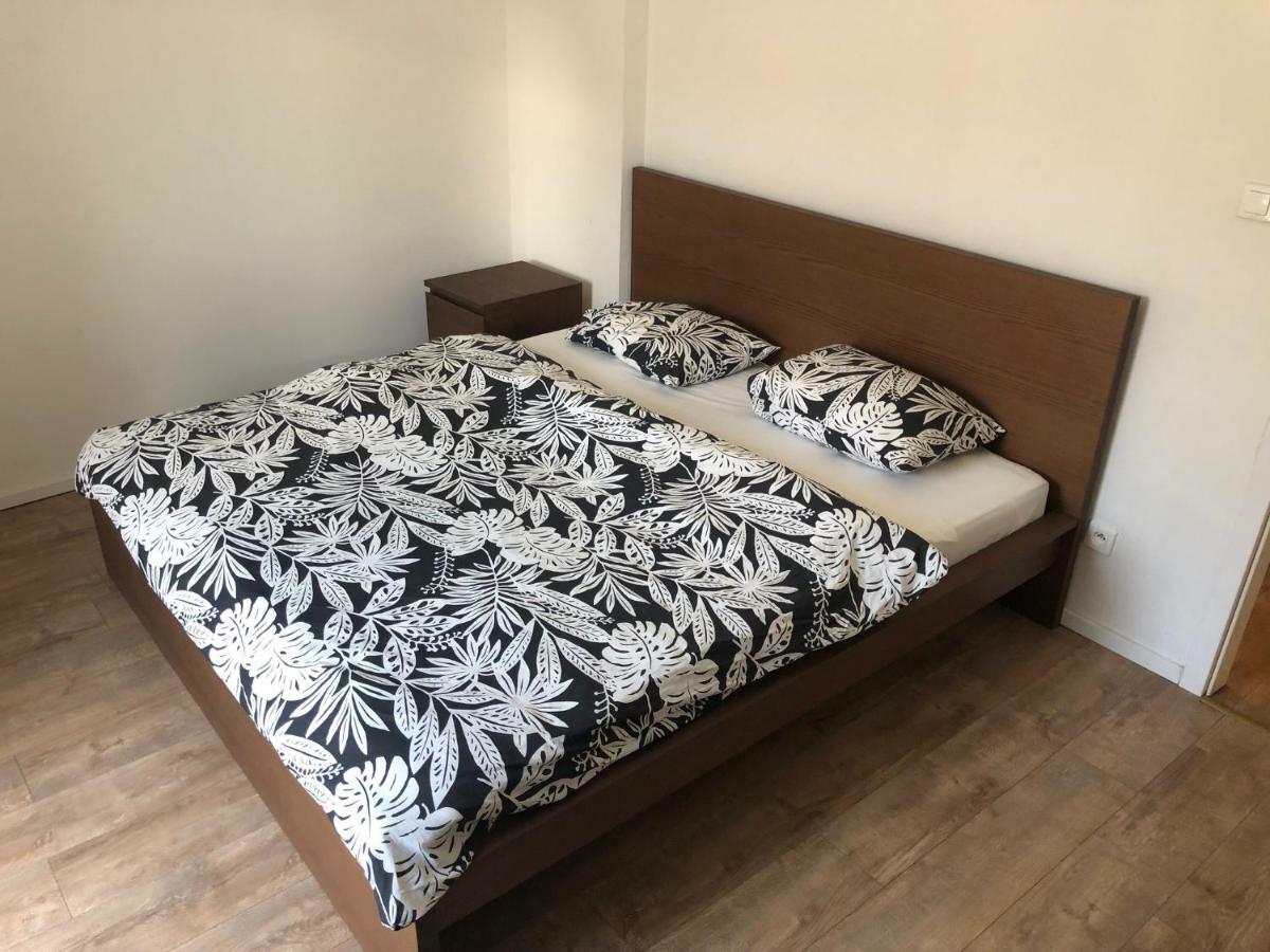 Apartman V Centre Michaloviec Michalovce Exterior foto